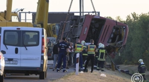 Több halálos áldozata van az M3-as autópályán történt buszbalesetnek