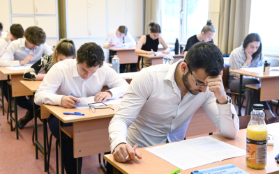Hatalmas hőségben írásbeliznek az érettégizők