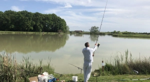 Nem győzik a vízpótlást a horgásztavakba