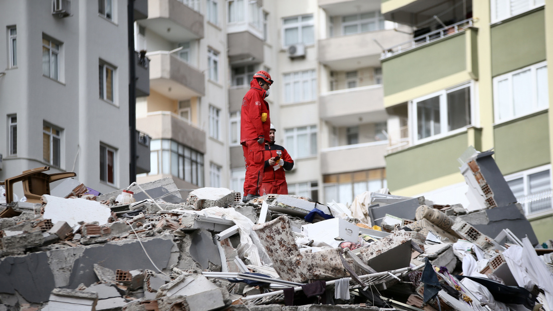 hirek/2023/februar/szinte-folyamatosan-reng-a-fold-torokorszagban-eren-bozkurt-anadolu-agency-getty-images.jpg