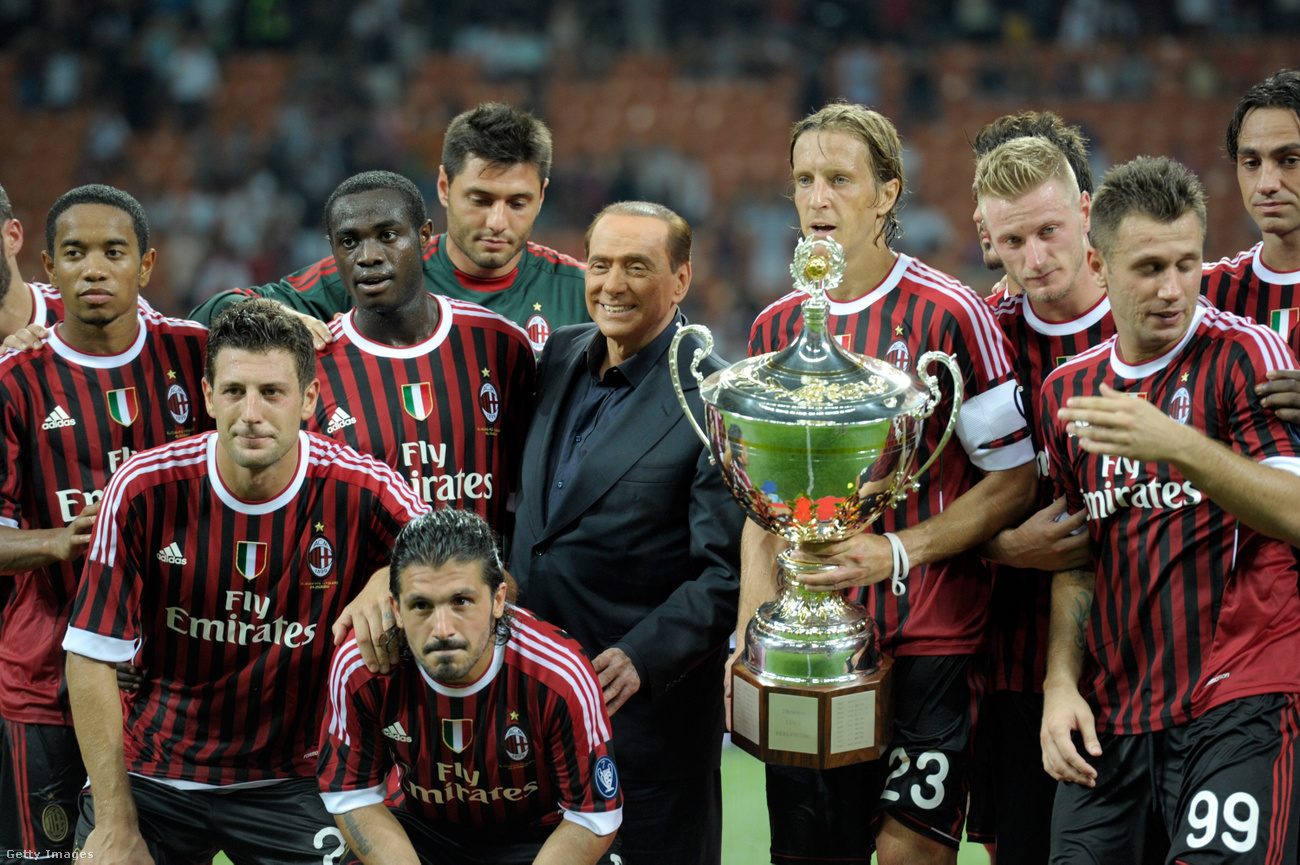 Az AC Milan játékosai és Silvio Berlusconi 2011. augusztus 21-én Milánóban (Fotó: Claudio Villa)