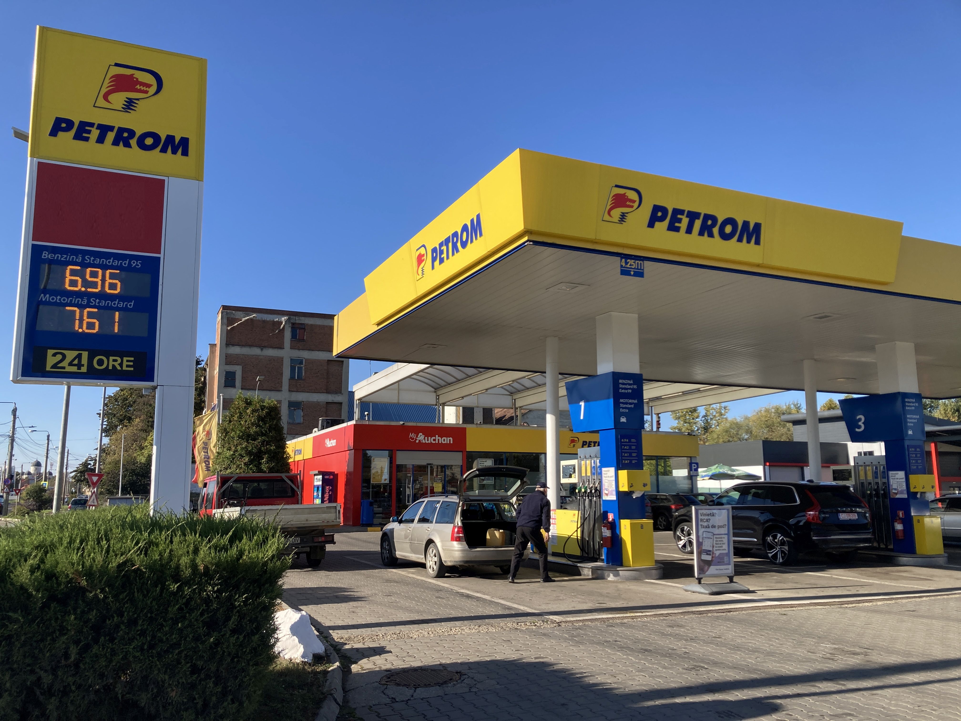 hirek/2023/oktober/benzinkut-toltoallomas-petrom.jpg
