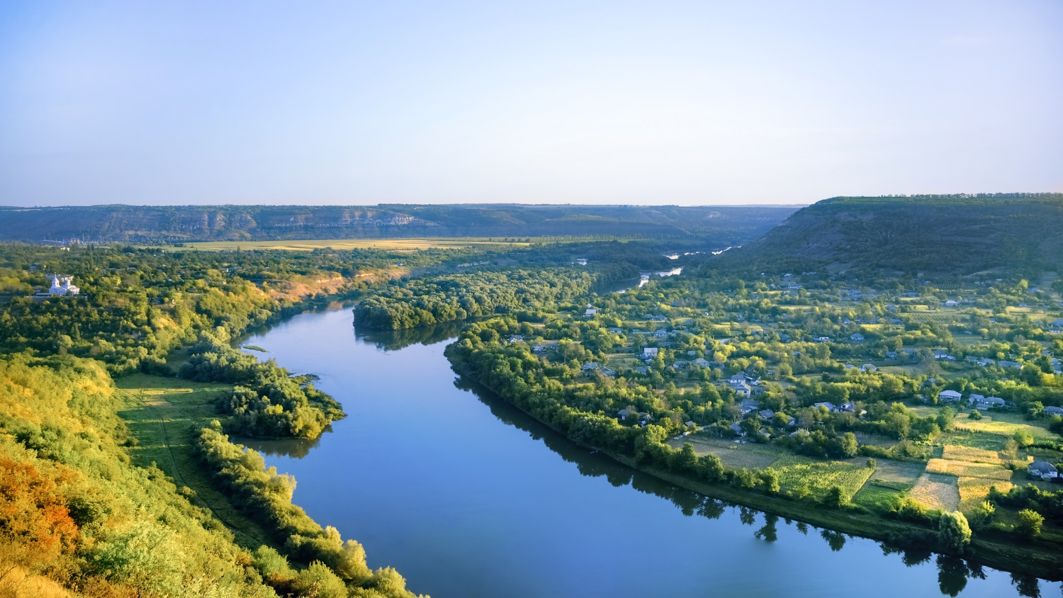 hirek/2024/09-szeptember/jon-a-dunai-arhullam-romania-fele-freepik-com-frimufilms.jpg