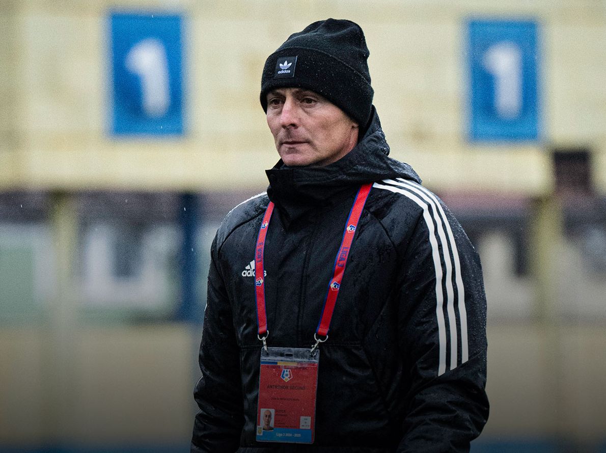 hirek/2025/aprilis/0406-oli-minaur/futball-elfogadhato-dontetlen-az-eszaki-rangadon-botos-sandor-piri-edzo.jpg