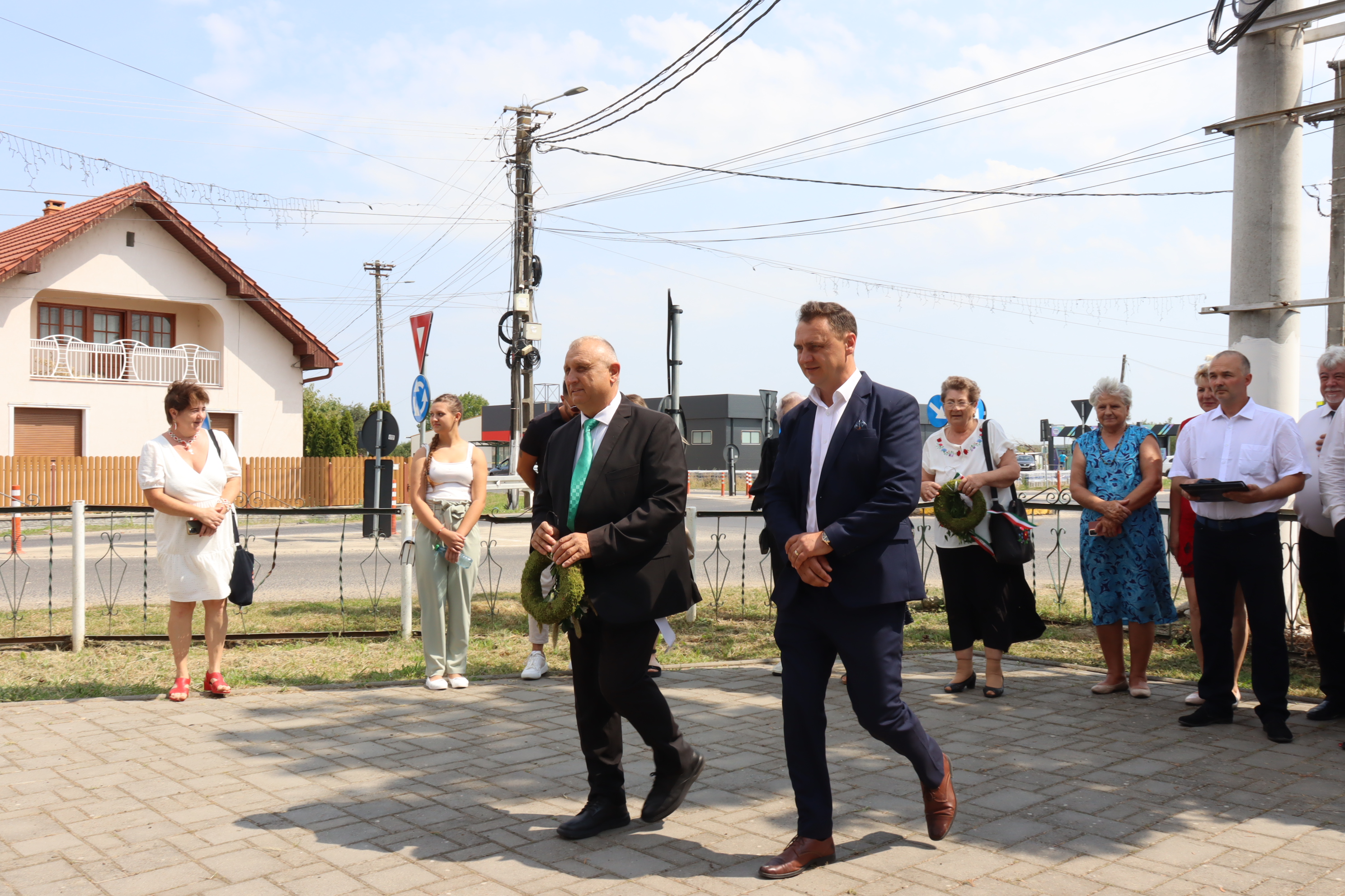 hirek/2025/augusztus/0817-ujknyrlzr/jo-termesnek-is-orulhettek-az-uj-kenyer-napjan-lazariban-3.JPG