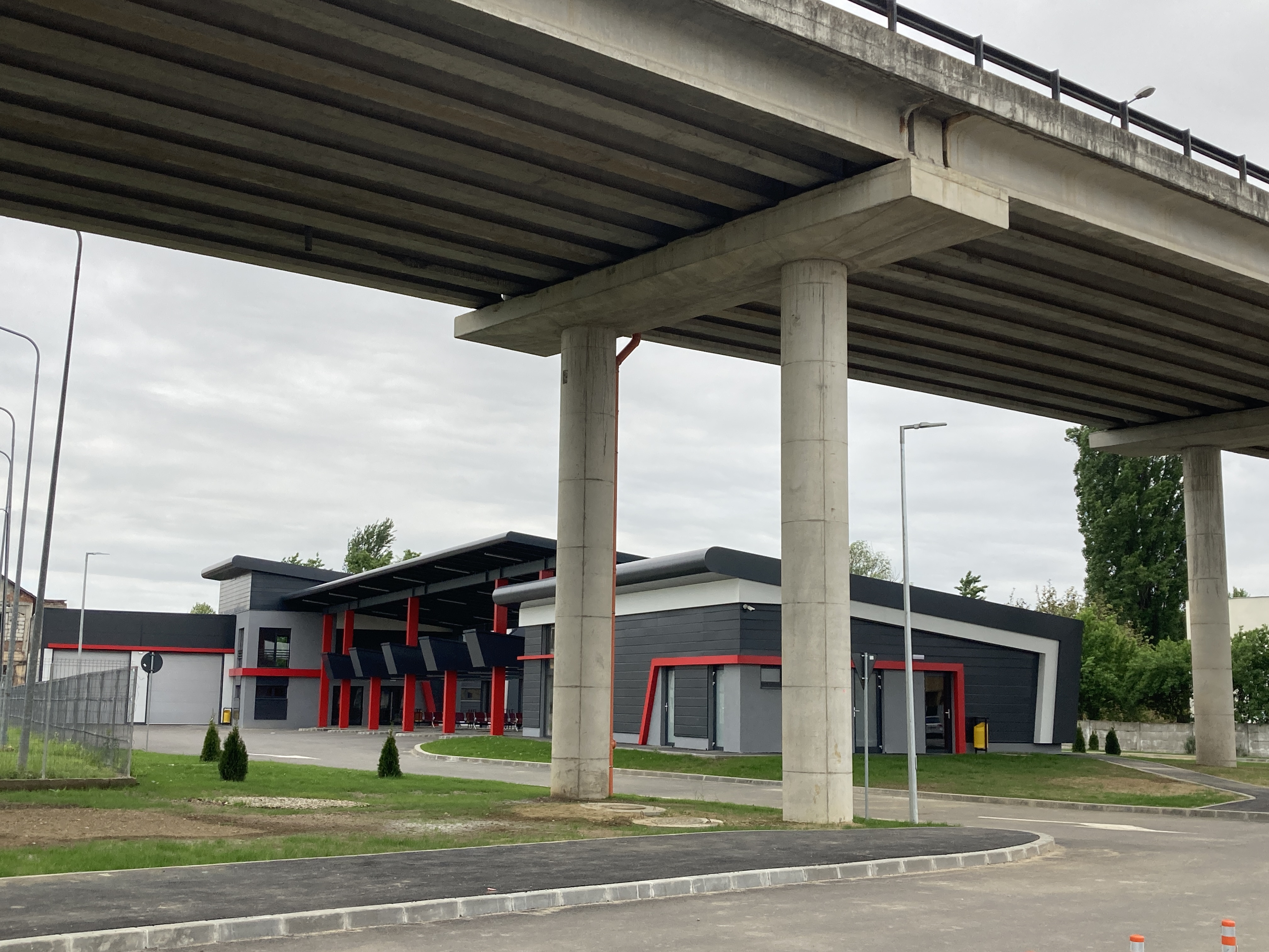 hirek/2025/augusztus/dragalljak-a-terminalt-a-tavbuszosok-mikrobusz-busz-transurban-falusi-busz-3.JPG
