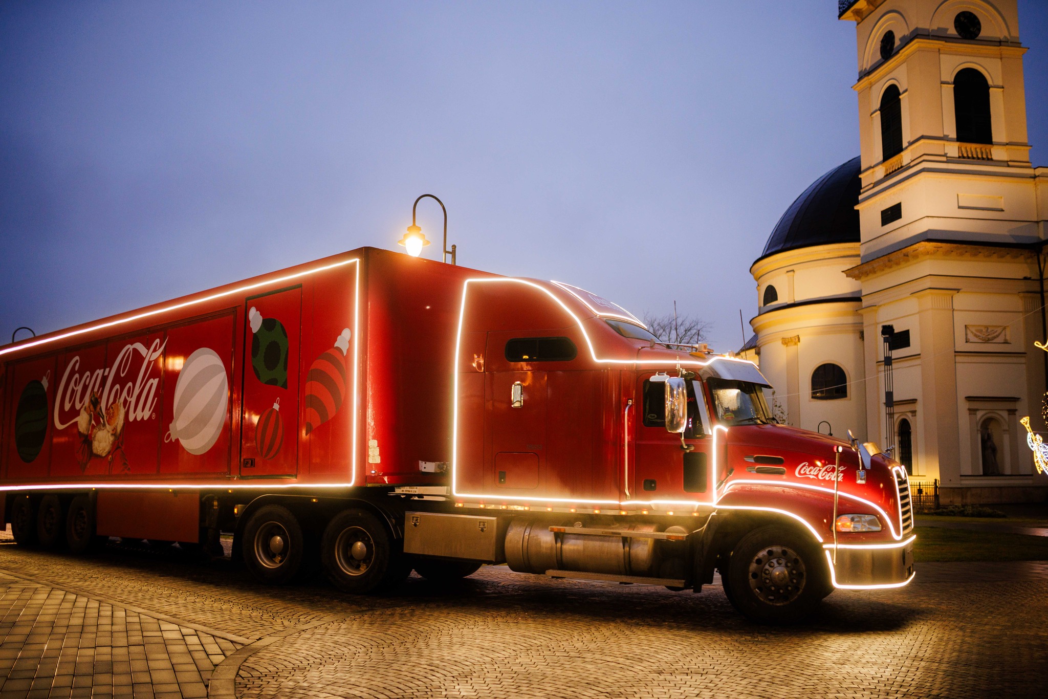 hirek/2025/dec/karacsonyi-coca-cola-kamion-a-kozpontban-1.jpg