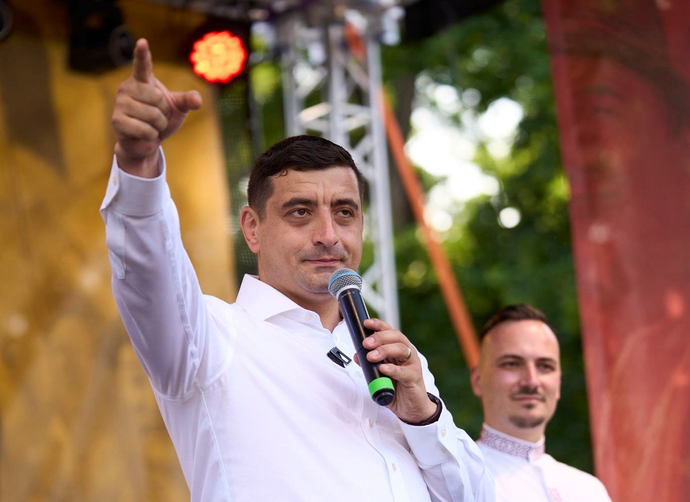 hirek/2025/julius/george-simion-aur-partelnok-fb.jpg