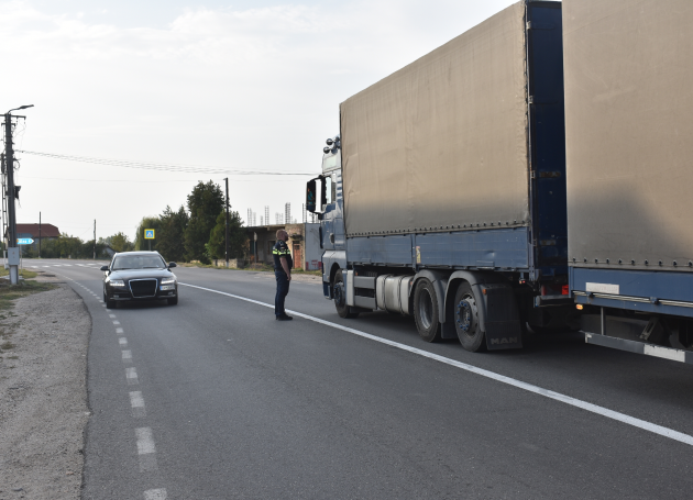 A kánikula miatt korlátozták a forgalmat a szomszéd megyében