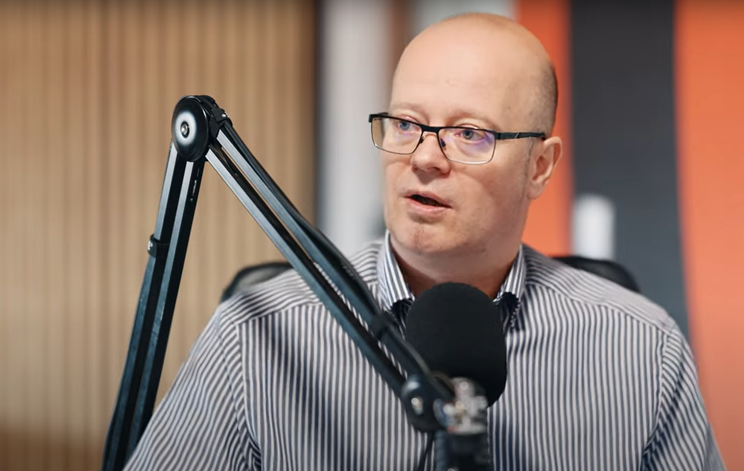 hirek/2025/julius/kereskenyi-gabor-city-radio-studio-varosinfo-3.png