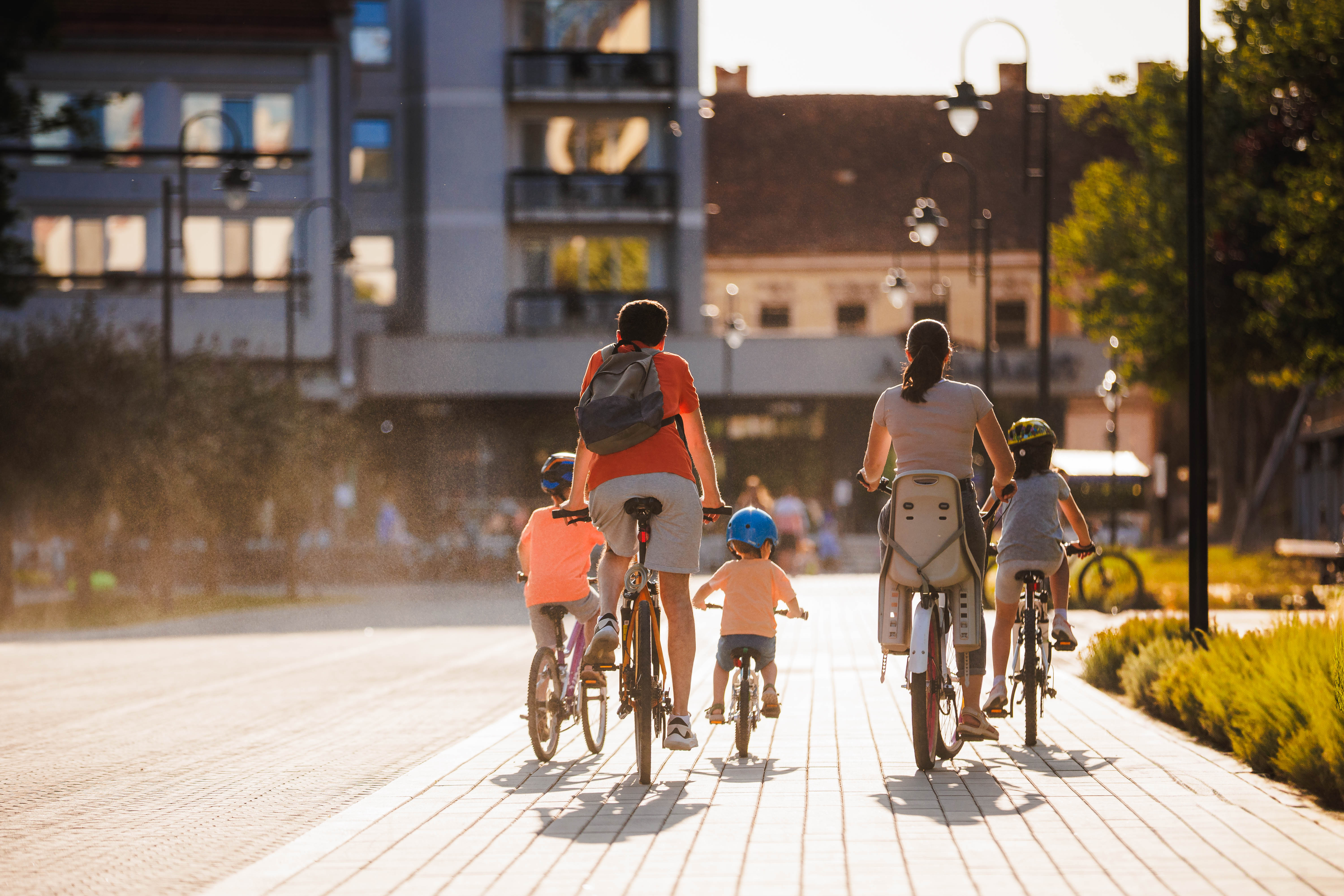 hirek/2025/junius/enjoy-the-city-on-bike-a-varos-ket-kereken-4.jpg