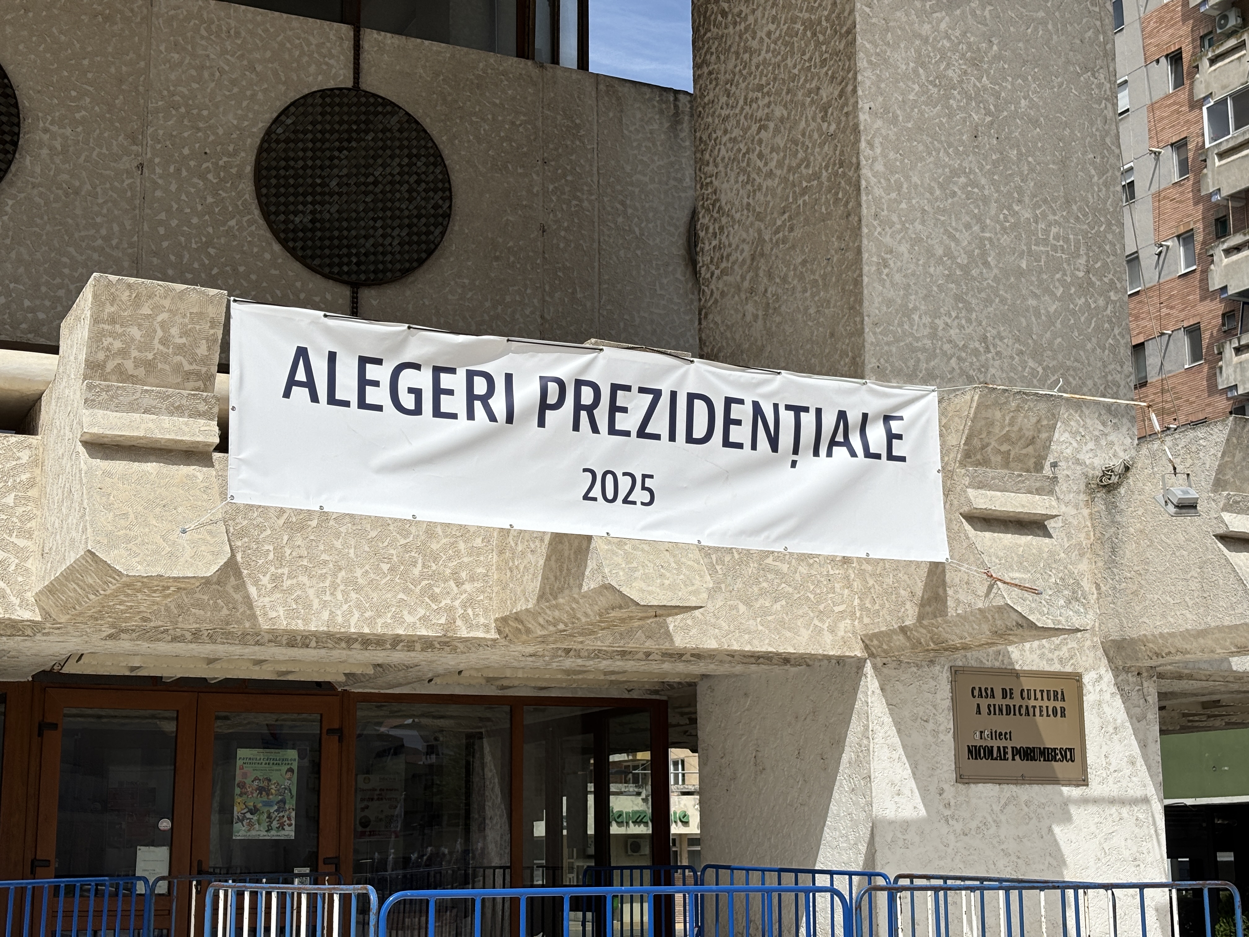 hirek/2025/majus/0518-elnokvalasztasok2/allamelnok-valasztasok-masodik-fordulo-alegeri-przidentiale-satu-mare-2.JPG