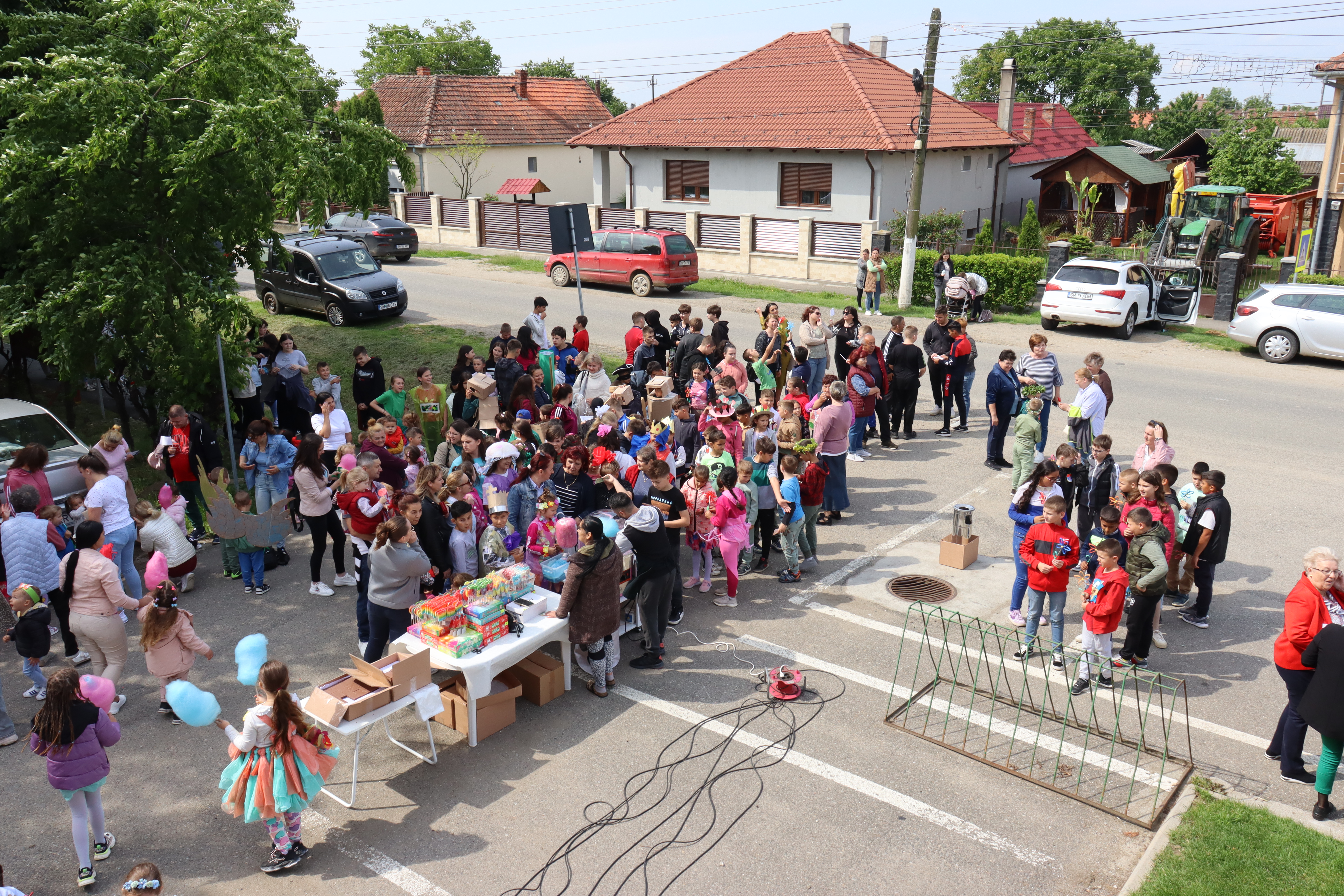 hirek/2025/majus/0527-vrgkrvn-lzr/jarja-a-megyet-a-parkok-napi-viragkaravan-2.JPG