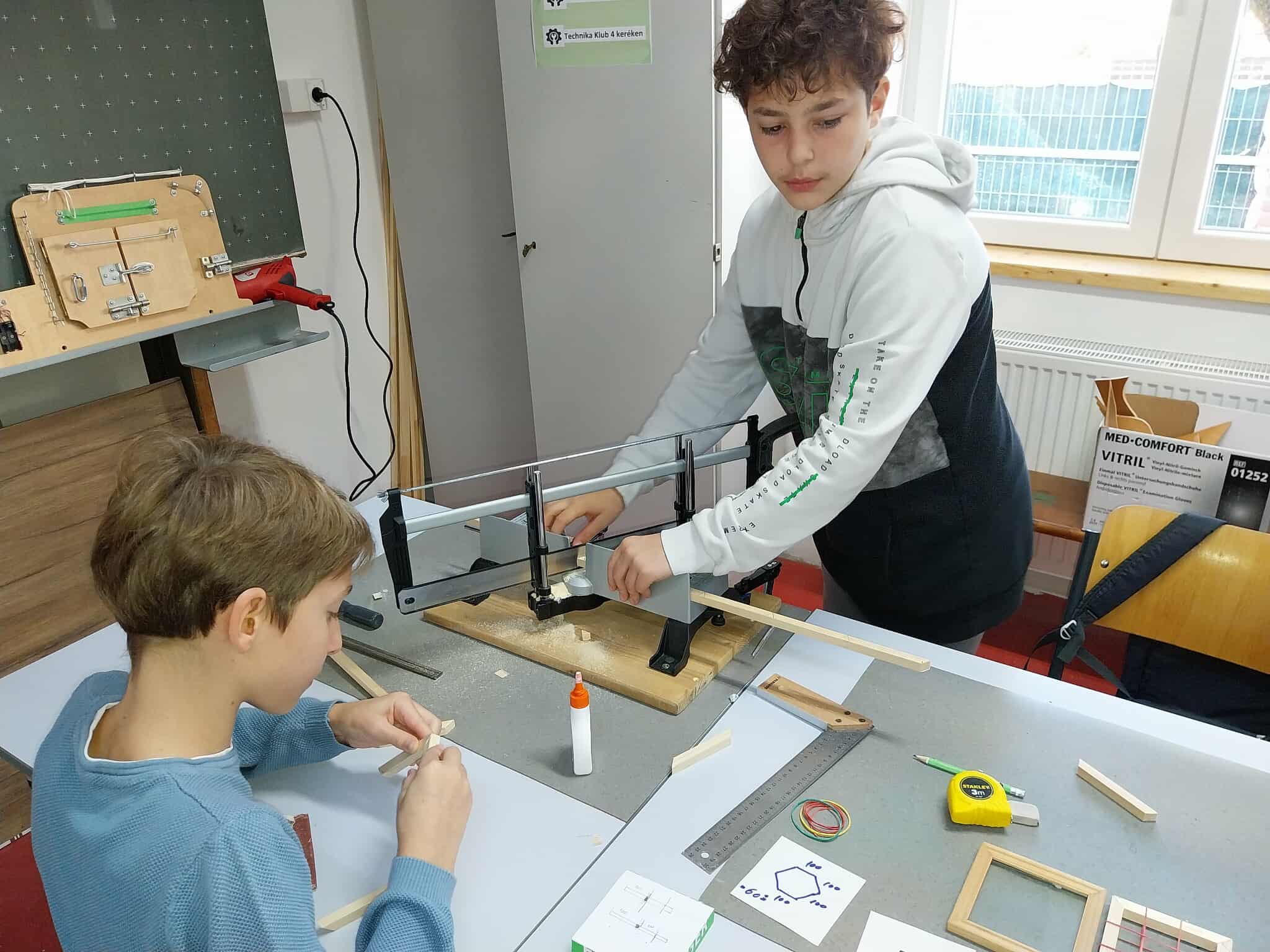 hirek/2025/nov/az-oszi-vakacioban-elstartolt-a-technika-klub-3.jpg