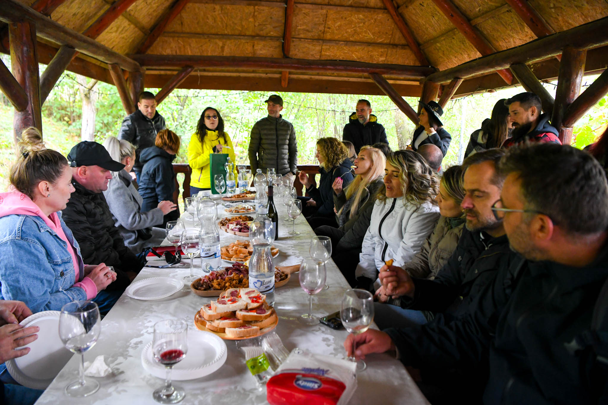 hirek/2025/oktober/1004-cllrtr-krsznbltk/mindenkit-elvarazsolt-a-szelid-dombok-kozotti-pincesor-9.jpg