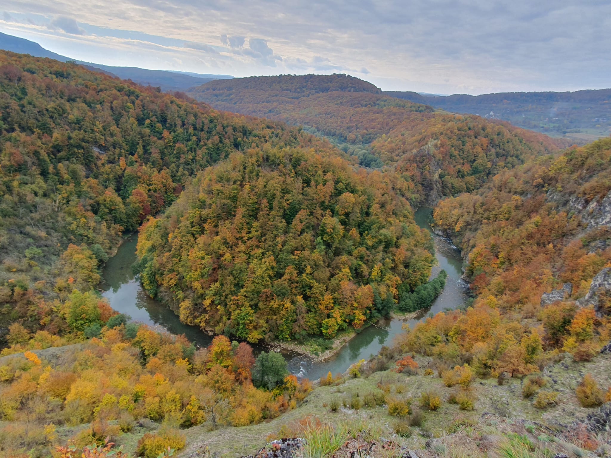 hirek/2025/oktober/1022-ekelps/uticel-a-vadregenyes-lapos-folyo-szorosa-4.jpg