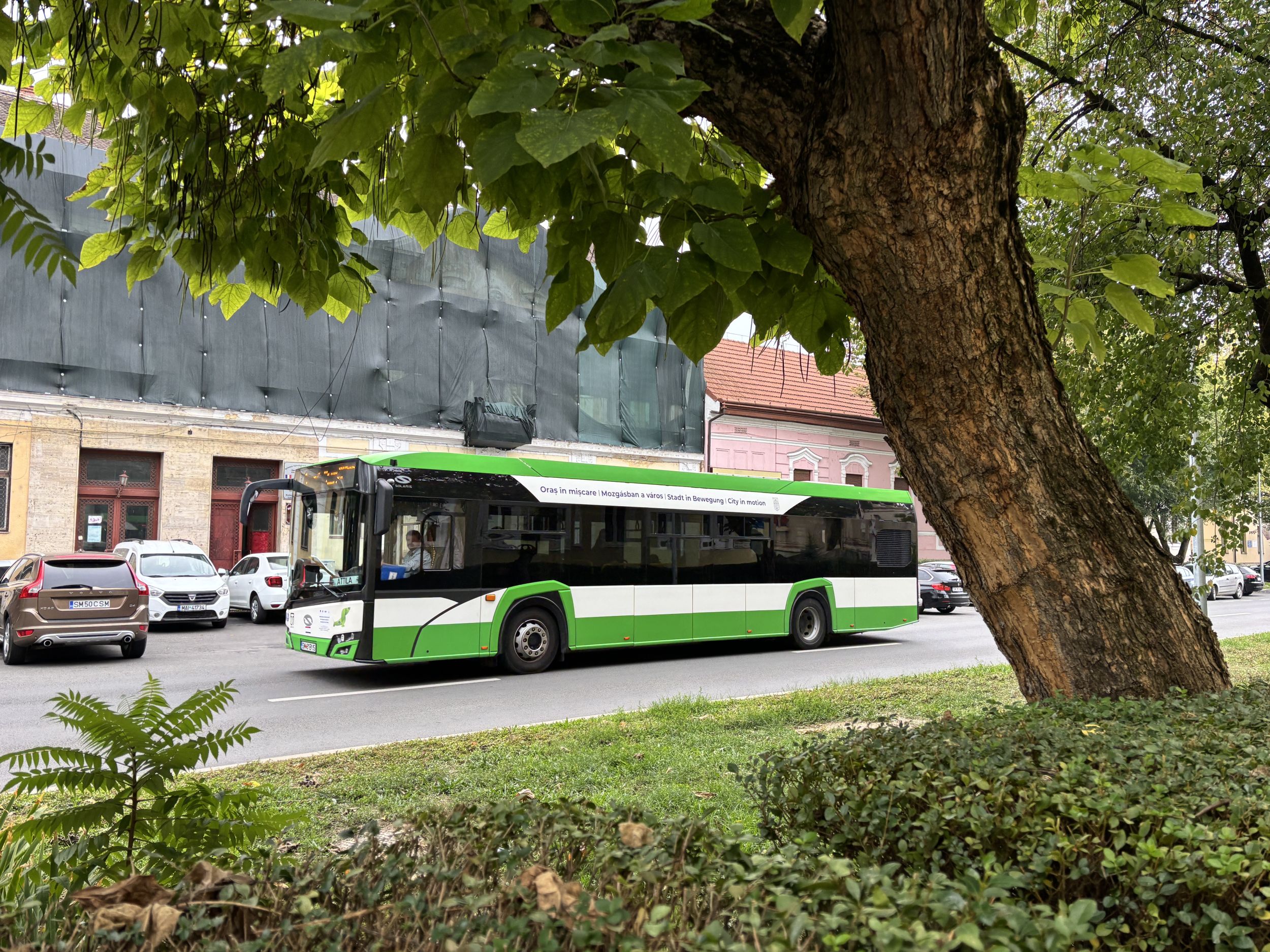 hirek/2025/oktober/10e-jelzessel-uj-diakjarat-indul-autobusz-transurban-busz-solaris.JPG