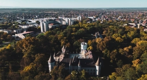 Vízzel, hűsölőpontokkal védekezik a kánikula ellen Nagykároly