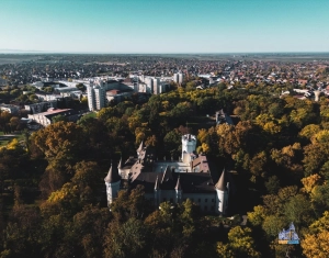 Vízzel, hűsölőpontokkal védekezik a kánikula ellen Nagykároly