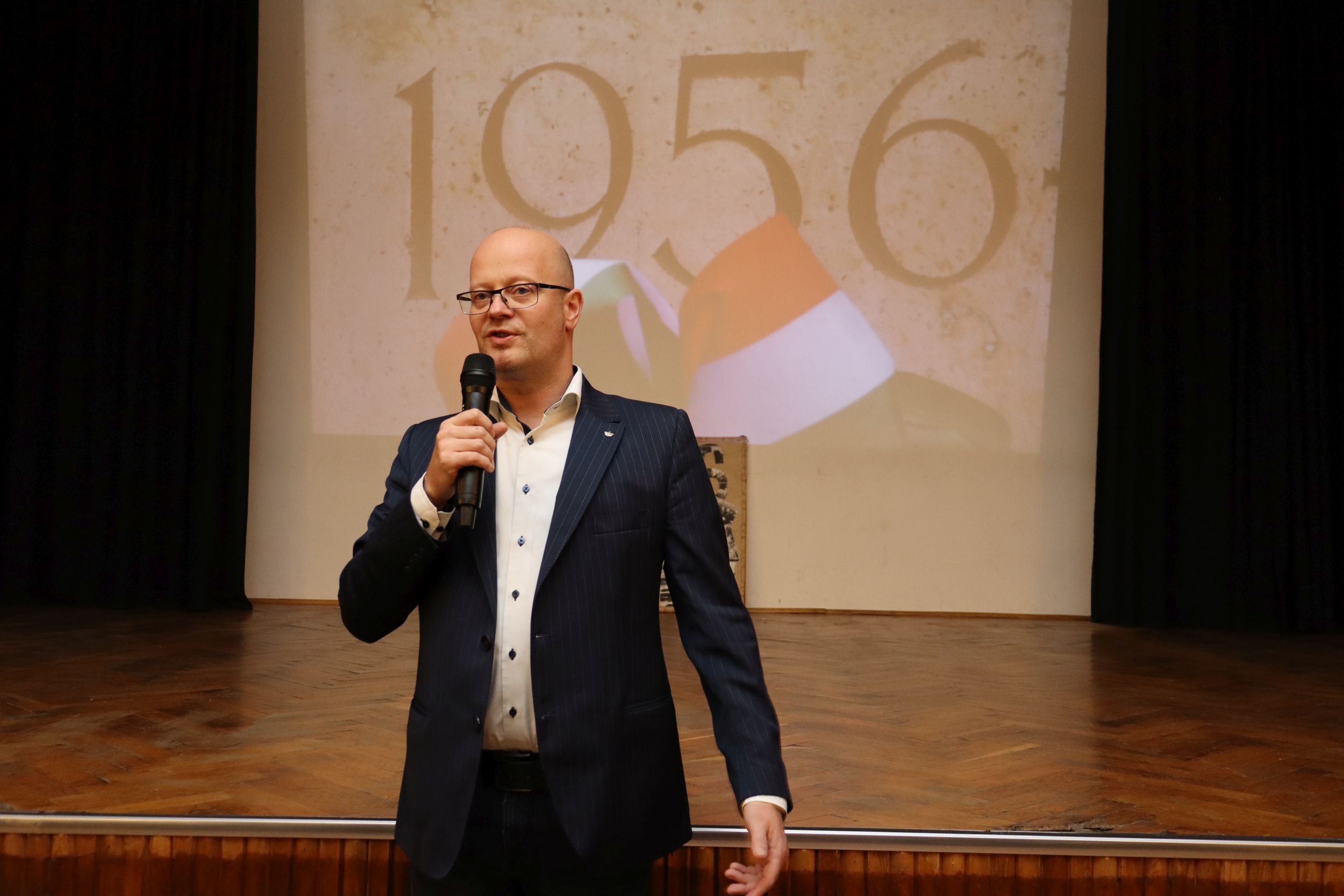 hirek/2025/oktober/zengett-a-terem-az-56-osok-koveteleseitol-2.JPG