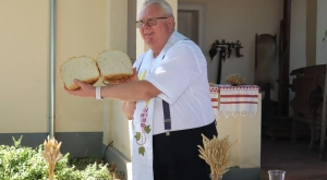 Szent István-napi kenyérünnepet tartottak Lázáriban – KÉPGALÉRIA