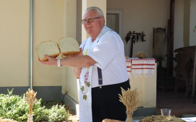 Szent István-napi kenyérünnepet tartottak Lázáriban – KÉPGALÉRIA