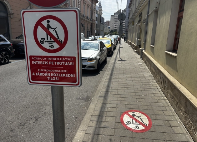 Emlékeztető e-rollereseknek – de a gyalogosoké hol van?