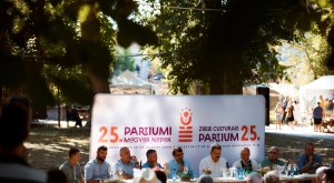 Fajsúlyos témák fröccsözés közben