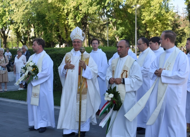 Nézzétek meg, mire építitek a jövőt — KÉPGALÉRIA