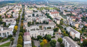 Tragikus baleset: negyedik emeletről zuhant le a 71 éves néni