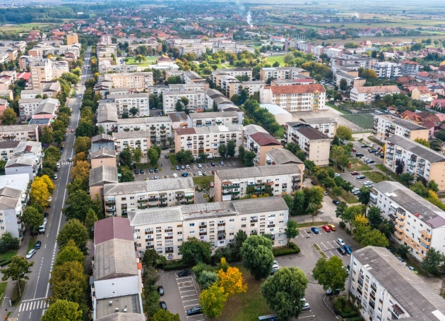 Tragikus baleset: negyedik emeletről zuhant le a 71 éves néni