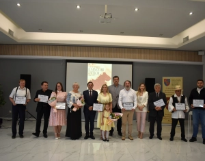 A megye kulturális és nemzetiségi sokszínűségét világítják a Falvak mécsesei