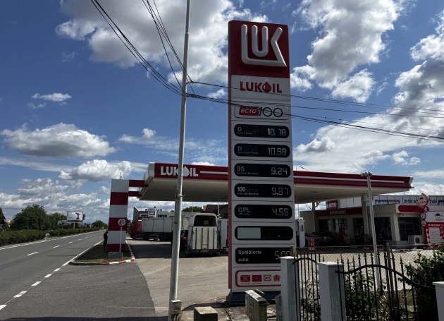 Illetékcsökkentéssel szorítanák le az üzemanyagárakat