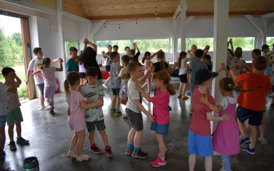 Edzőtáborban készült a nagy fellépésre a kicsi Szamoshát — KÉPGALÉRIA, VIDEÓ