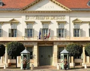 Legalább tíz komolyan vehető államfőjelöltre érkezett javaslat