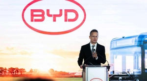 A BYD-hez szegődik a volt magyar külügyminiszter