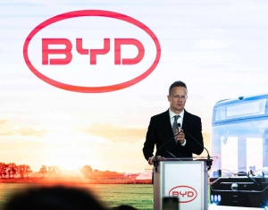 A BYD-hez szegődik a volt magyar külügyminiszter