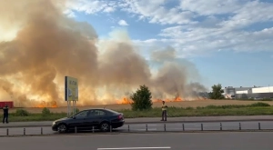 Hatalmas tarlótűz Szatmárnémetiben, a Károlyi út végén