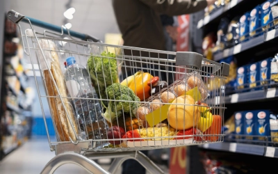 Rábólintottak: év végéig marad az alapélelmiszerek árrésstopja