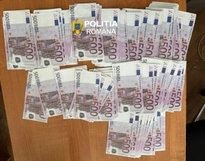 Közel félmillió névértékű hamis eurón akartak túladni Szatmáron