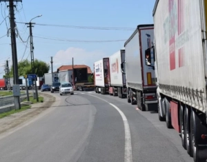 Hétfőn és kedden is marad a kamionstop 35 megyében — Szatmárban is