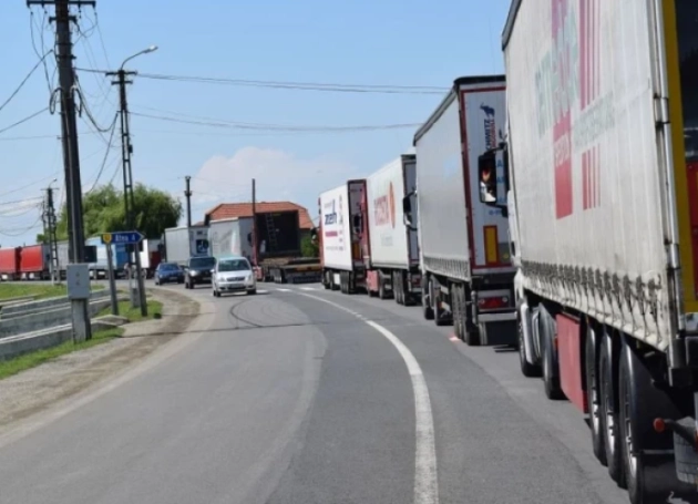 Hétfőn és kedden is marad a kamionstop 35 megyében — Szatmárban is