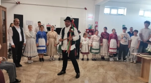 Az Emília Idősek Otthona lakóit köszöntötték a külteleki ifjak
