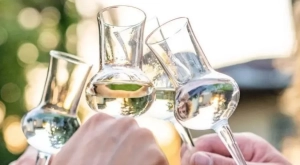 Az eddigi 50–ről évi 200 literre nőtt a saját fogyasztásra készített hagyományos alkoholos italok jövedékiadó-mentes mennyisége