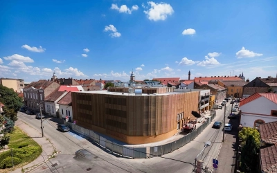 Nyolc lejes tarifa a parkolóházban