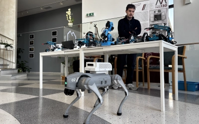 QR-kód és robotkutya: ificsalogató állásbörze