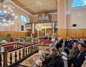 Szatmárhegyen emléktáblát avattak a papi előljárók emlékére a Gyülekezeti Szövetség találkozóján — KÉPGALÉRIA