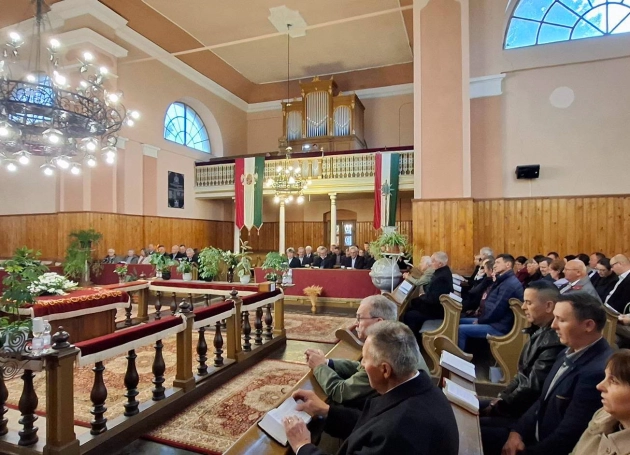 Szatmárhegyen emléktáblát avattak a papi előljárók emlékére a Gyülekezeti Szövetség találkozóján — KÉPGALÉRIA