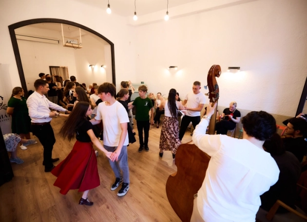 Táncoljunk együtt — néptáncoktatás felnőtteknek  a HUB-ban!
