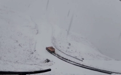 Lezárták a Transzfogarasi út egy részét a kedvezőtlen időjárás miatt